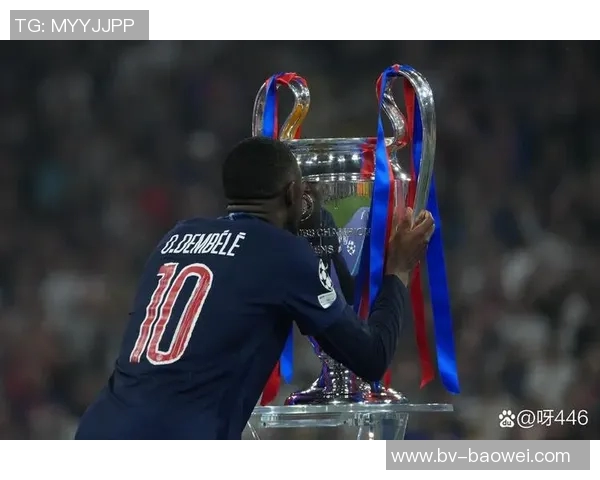 登贝莱回乡展示金球奖感恩故土成就职业生涯 登贝莱回乡展示金球奖感恩故土成就职业生涯