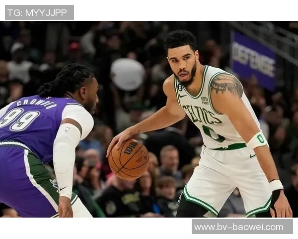 美职篮新赛季东部展望：绿军重建之路与三强争霸的激烈对决