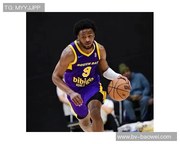 勇士新秀理查德表现亮眼布朗尼却难以发光发热的对比分析 勇士新秀理查德表现亮眼布朗尼却难以发光发热的对比分析