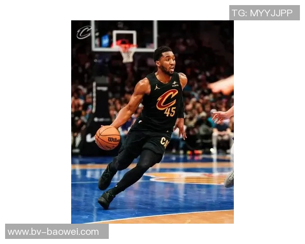 米切尔短暂出战18分钟表现平平贡献7分1板2助2断展现潜力